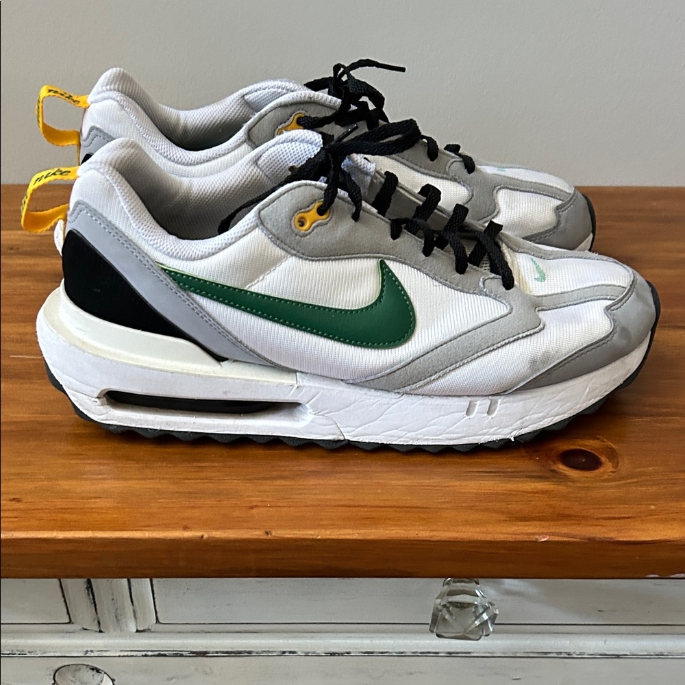 Nike Air Max Dawn white, black, gorge green sz 11 Used condition